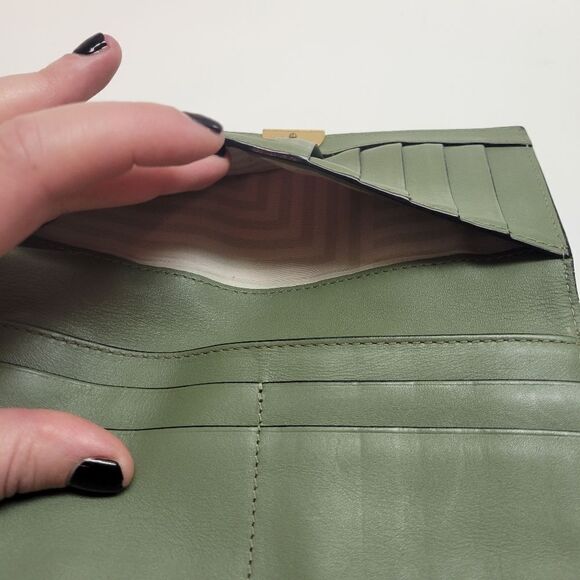 Kate Spade Green Wallet - Picture 5 of 15